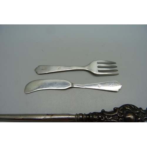 865 - A small continental silver knife and fork with cockerel motif to handle, a silver pickle fork and a ... 