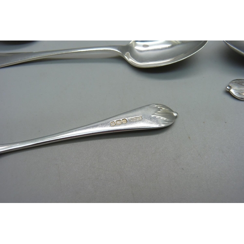 867 - Six silver spoons, Queen Anne pattern, Sheffield 1926, 72g