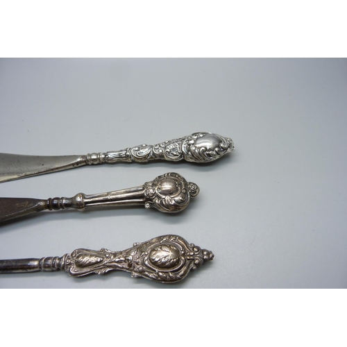 876 - Two silver mounted shoe horns and two button hooks