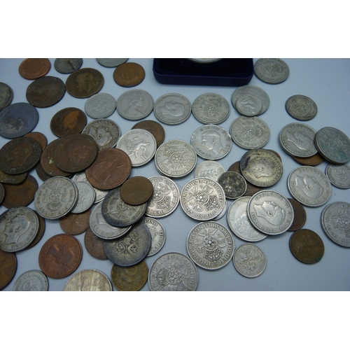 905 - A collection of coins