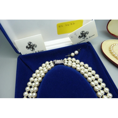 911 - A Rosita Petite pearl necklace and a Camrose and Kross reproduction pearl necklace and a matching pa... 