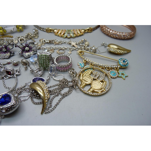 917 - Costume jewellery