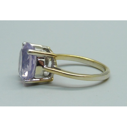 931 - A silver gilt, lavender quartz solitaire ring, L/M