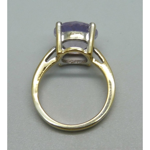 931 - A silver gilt, lavender quartz solitaire ring, L/M