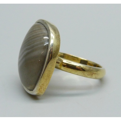 934 - A silver gilt Cappuccino flint ring, P/Q, with certificate