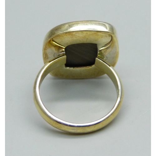 934 - A silver gilt Cappuccino flint ring, P/Q, with certificate