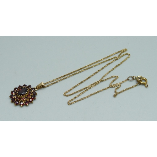 937 - A 9ct gold and garnet pendant and chain, 5.3g