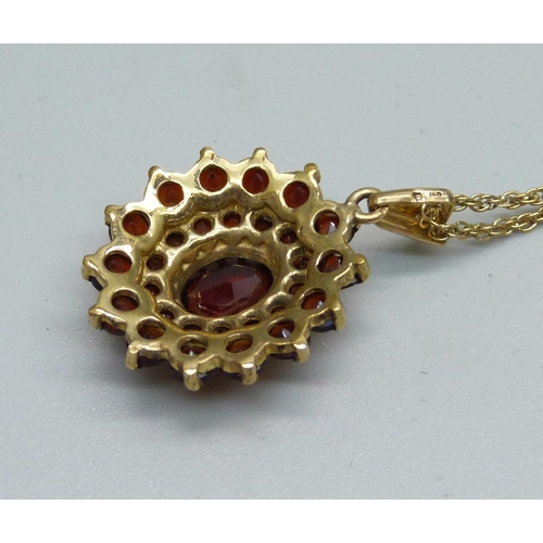 937 - A 9ct gold and garnet pendant and chain, 5.3g