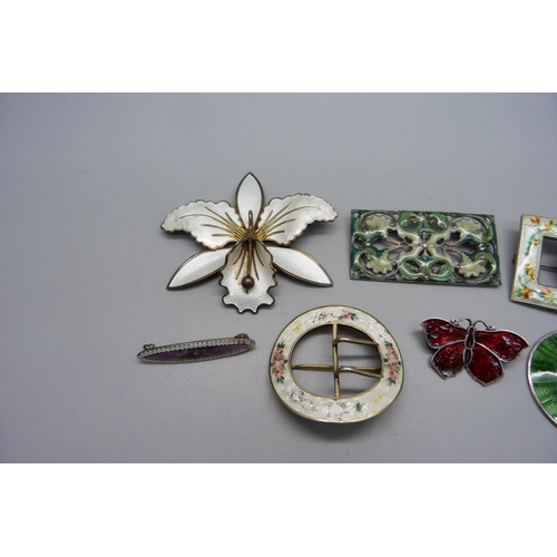 958 - Five silver and enamel brooches including a large  Norwegian flower brooch, a green circular plaque ... 