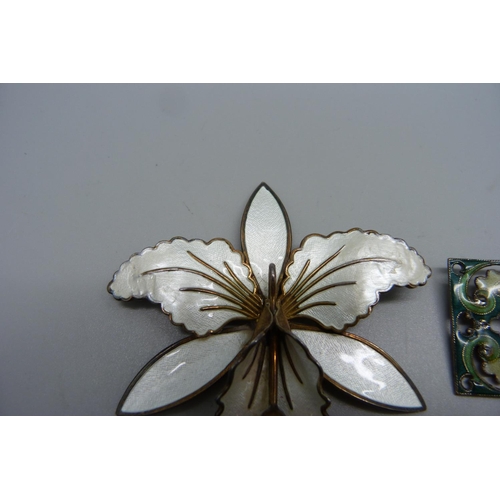 958 - Five silver and enamel brooches including a large  Norwegian flower brooch, a green circular plaque ... 