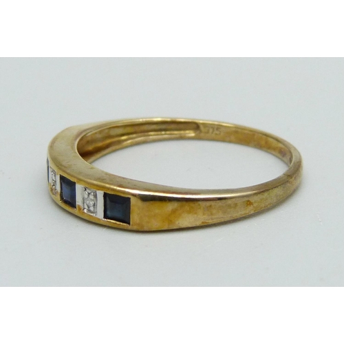 960 - A 9ct gold ring set with four sapphires and three small diamonds, 2.2g, R