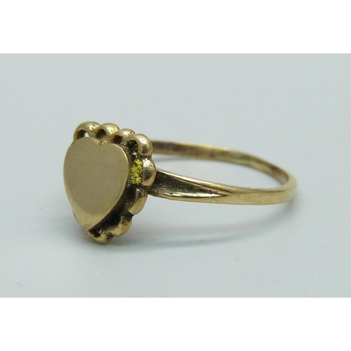 962 - A 9ct gold signet ring, 1.5g, L