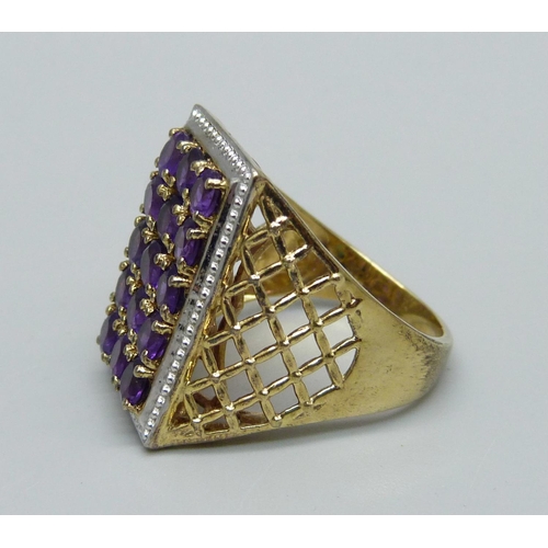 968 - A silver gilt and amethyst cocktail ring, T