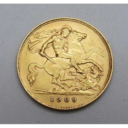 976 - An Edward VII 1909 gold half-sovereign