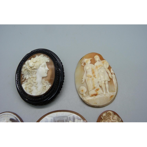 983 - A cameo brooch and four unmounted carved cameos including The Last Supper