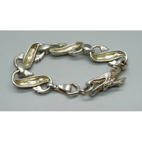 993 - A silver dragon bracelet, 35.5g