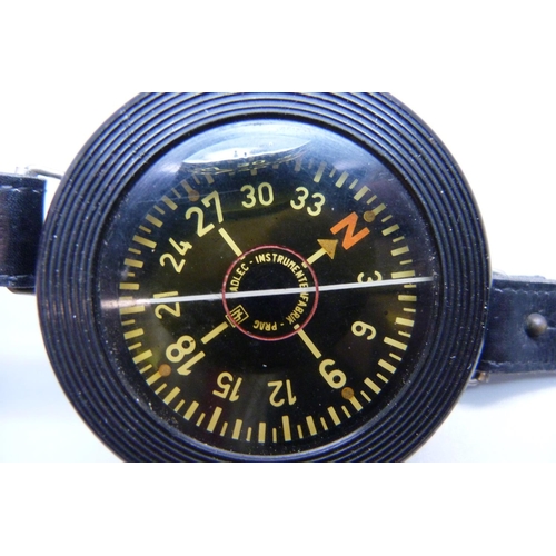 996 - A German WWII Luftwaffe pilot's AK39 wrist compass, no. 60349