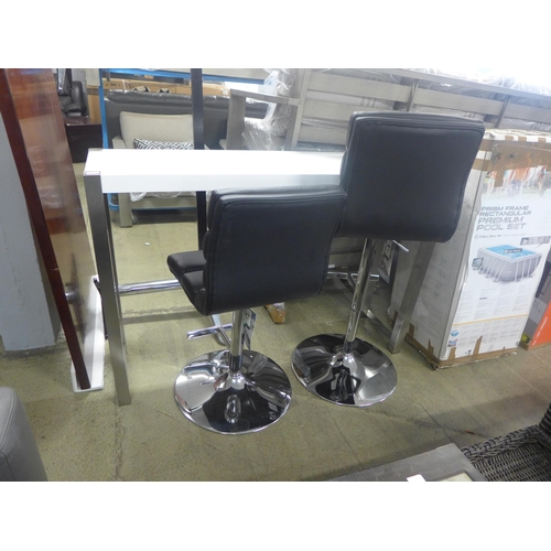 1595 - A white high gloss breakfast bar with two black gas lift bar stools