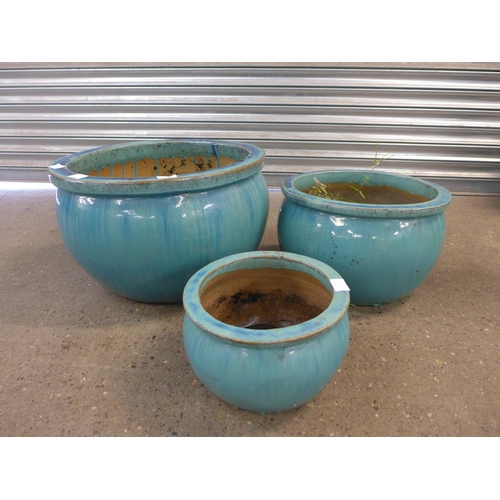 2230A - A set of three blue glazed planters