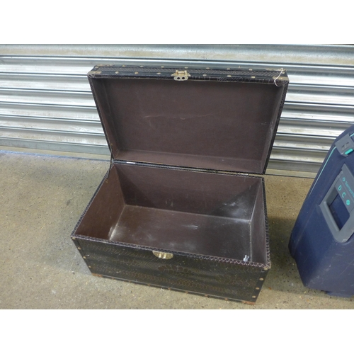 2352 - Two vintage cases and a suitcase