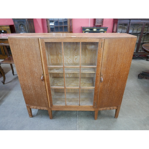 192 - An Art Deco Fyne Ladye oak bookcase, retailed by Heals