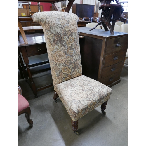 259 - A Victorian walnut and fabric upholstered prie dieu