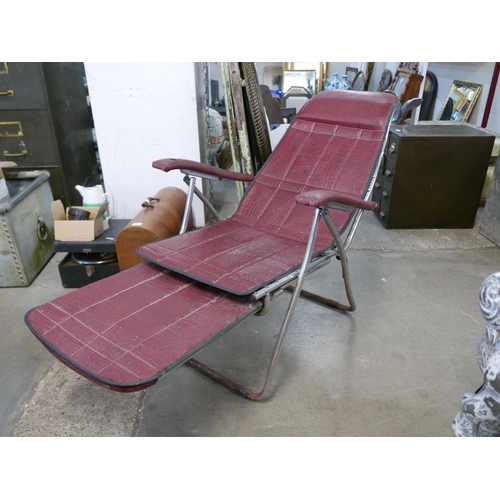 294 - A vintage Italian Moula Marga sun lounger