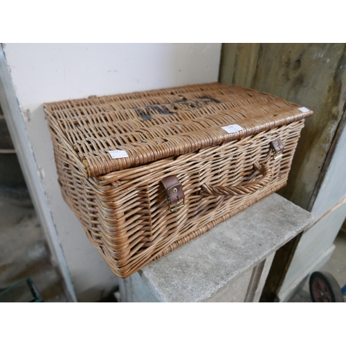 326 - A Fortnum & Mason wicker hamper