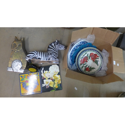 382 - A box of assorted pottery, including a figure of a zebra, a Surrealist style cat, etc.