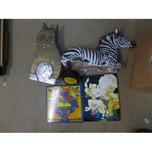 382 - A box of assorted pottery, including a figure of a zebra, a Surrealist style cat, etc.