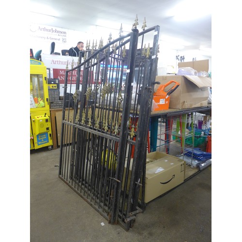 2382 - A pair of cast metal driveway gates approx. 6x4ft per gate - no keys