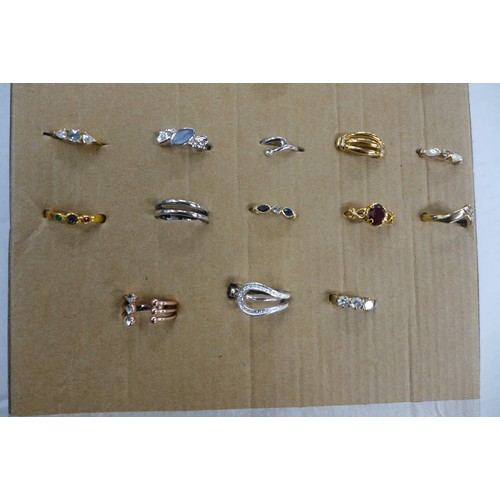 2140 - 34 Lady's platinum, gold and rodium plated rings