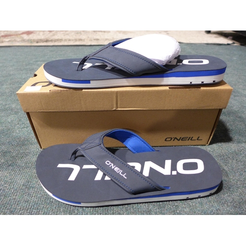 3212 - Men's navy O'Neill flip-flips - UK size 9 * This lot is subject to VAT