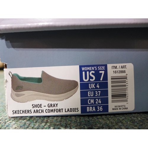 3215 - Ladies light grey slip-on Skechers - UK size 8 * This lot is subject to VAT