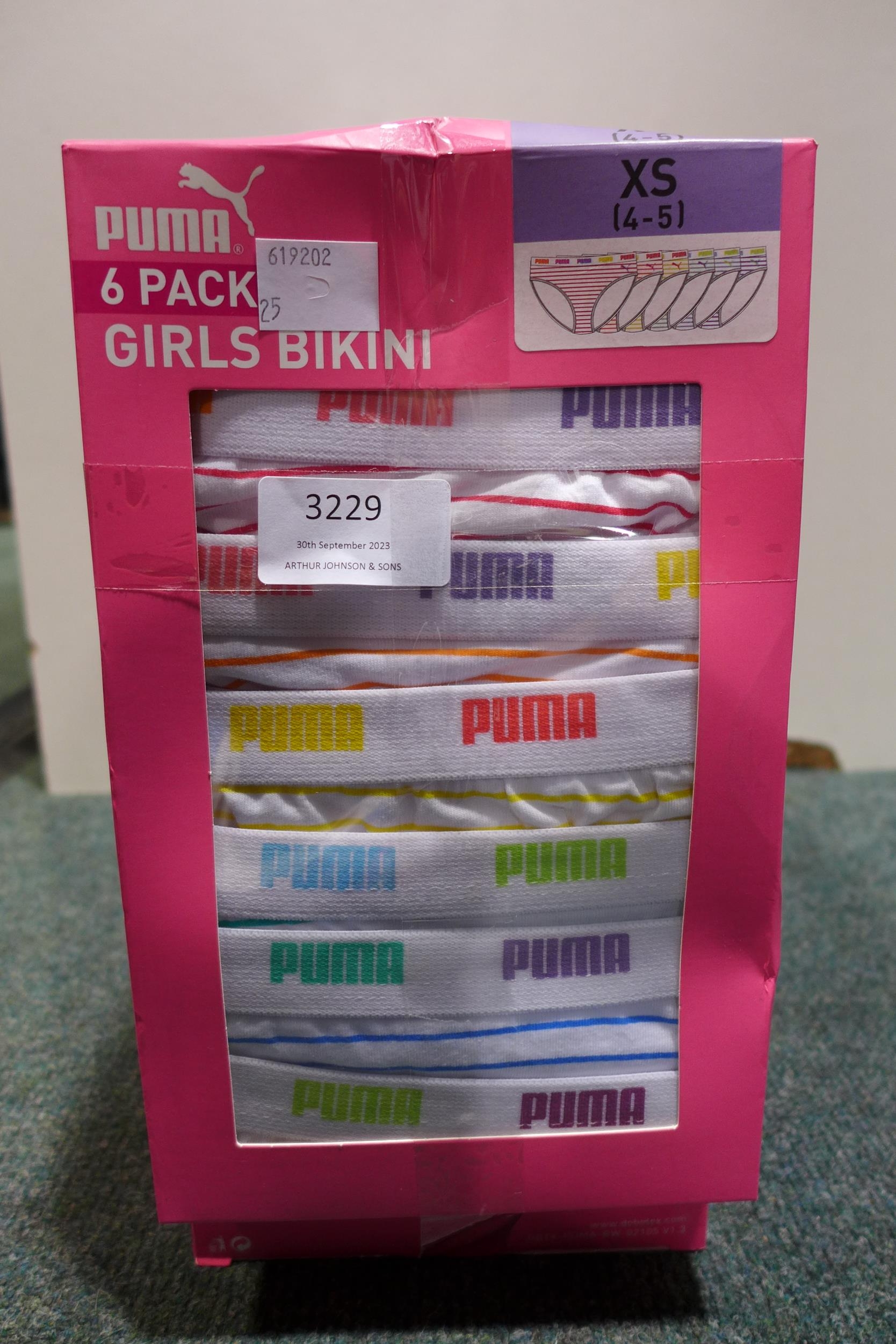 Quantity of girl's Puma bikini briefs - size XS * This lot is subject to VAT