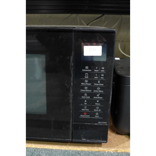 3021 - Panasonic Combi Microwave (model:- NN-CT56JB), original RRP £164.99 + VAT (304-156) * This lot is su... 