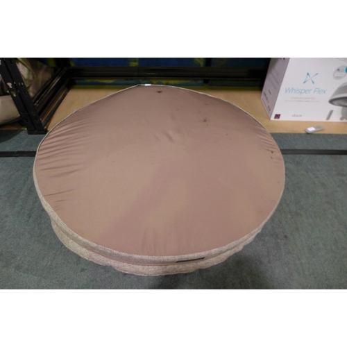 3026 - Kirkland Signature Round Pet Bed (304-112) * This lot is subject to VAT