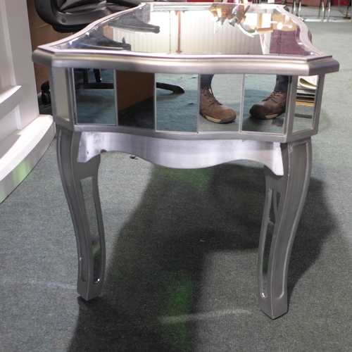 3037 - Mirrored Vintage Style coffee table