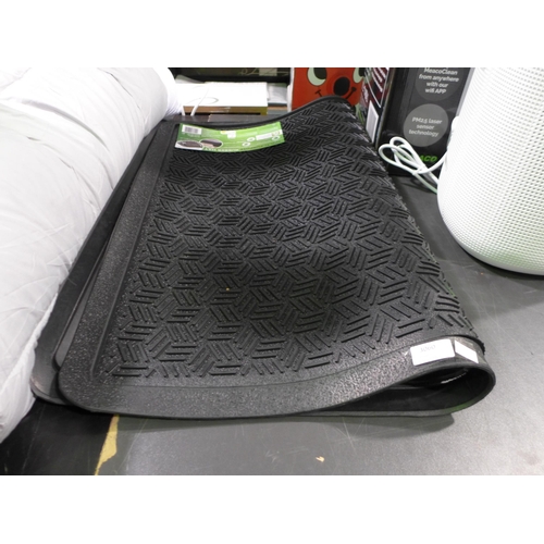 3060 - Primeur Boot Tray Mat and Apache Mills Commercial Entrance Mat  (304-257,273) * This lot is subject ... 