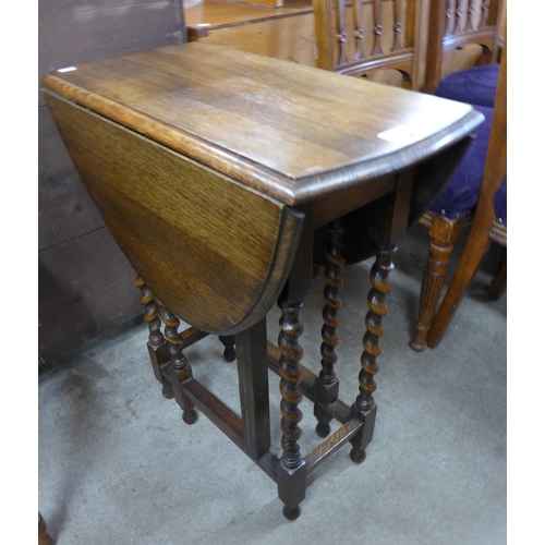 153 - A small oak barleytwist gateleg table