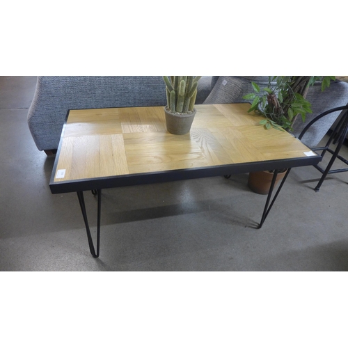 1306 - A parquetry oak coffee table on hairpin legs