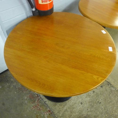 1398 - A large circular table on metal base