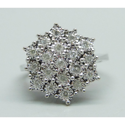 1014 - A 9ct white gold diamond cluster ring, L, 4.9g, with 19 brilliant cut diamonds