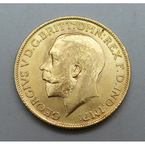 1022 - A 1915 gold full-sovereign