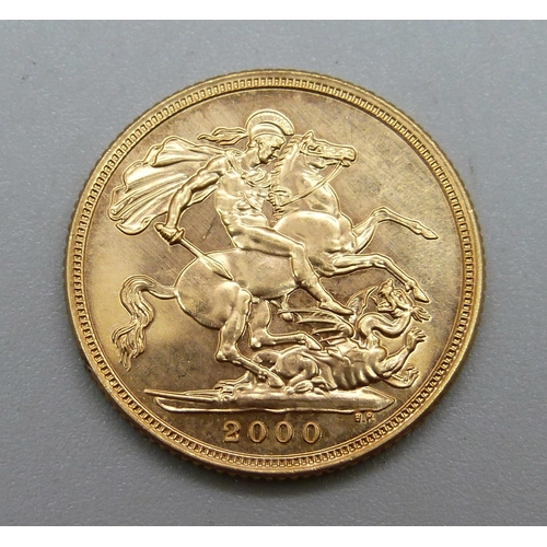 1023 - A 2000 gold full-sovereign