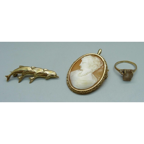 1046 - A 9ct gold dolphin brooch, 1.4g, a 9ct gold mounted cameo brooch, 9.8g, and a yellow metal ring, 2.1... 