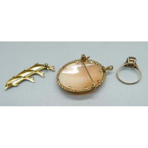 1046 - A 9ct gold dolphin brooch, 1.4g, a 9ct gold mounted cameo brooch, 9.8g, and a yellow metal ring, 2.1... 