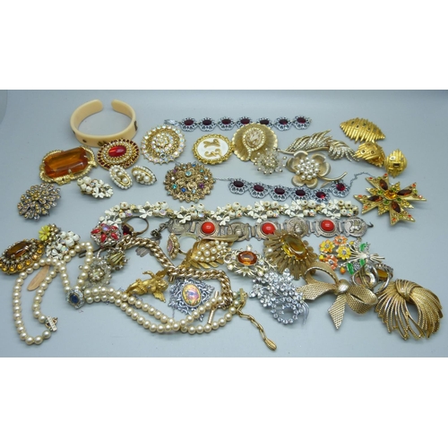 1053 - Vintage costume jewellery