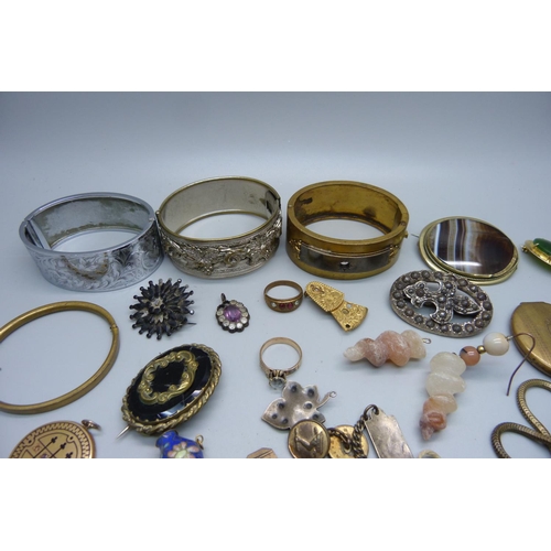 1054 - Antique costume jewellery, some a/f