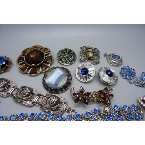 1058 - A collection of costume jewellery